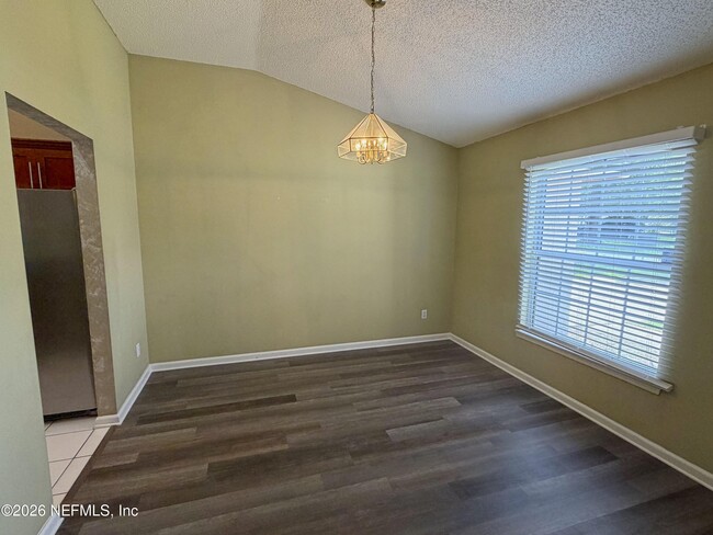Photo - 6083 Alpenrose Ave