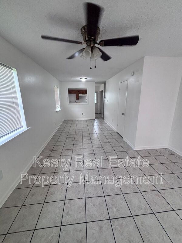 Photo - 125 Country Ln
