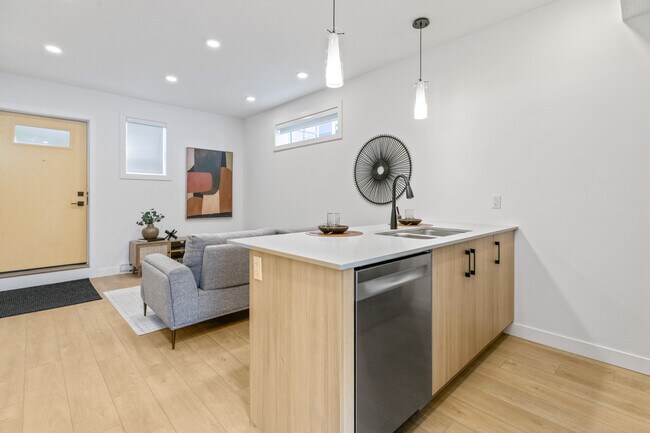 Photo - 9811-9153 153 St NW Unité BSMT 9811