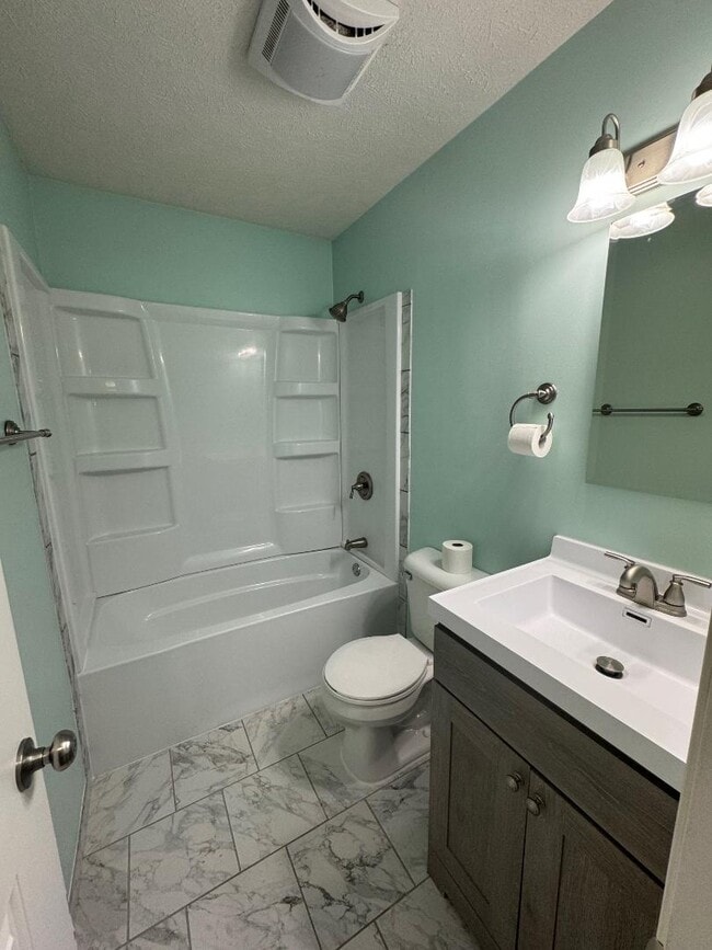 Building Photo - 452 S 30th St Rental