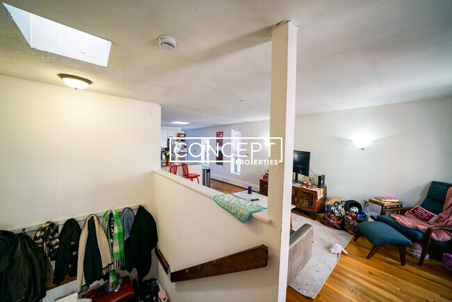 Photo - 24 St Cyprians Pl Unit 4R