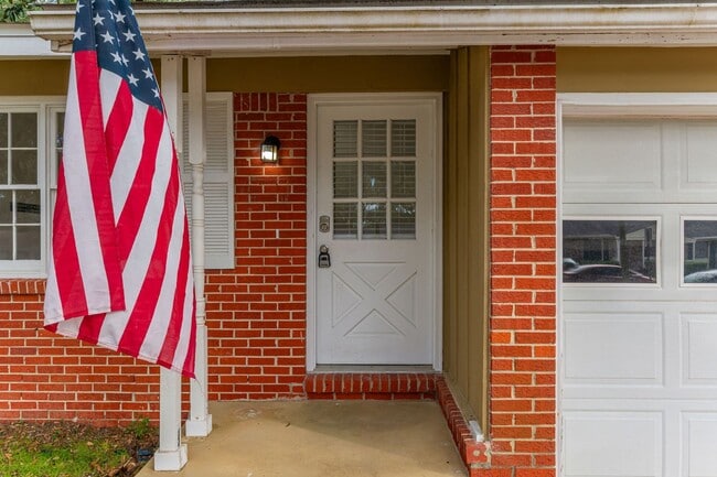 Photo - Renovated 3 bedroom house in Niceville!