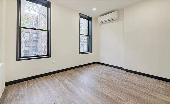 Photo - 439 W 46th St Unidad 4D