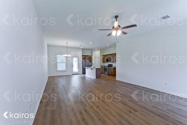 Photo - 101 Teddy Ln