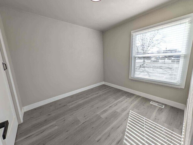 Photo - 433 E Bridge St Apartment Unit 433