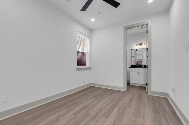 Photo - 5310 Kindred Garden Ln