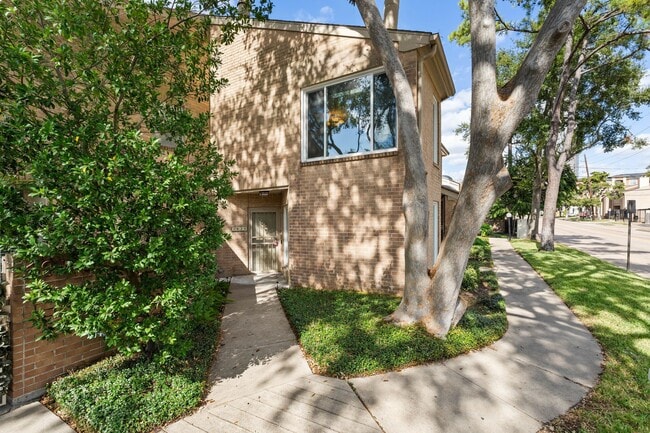 Photo - 1928 Augusta Dr