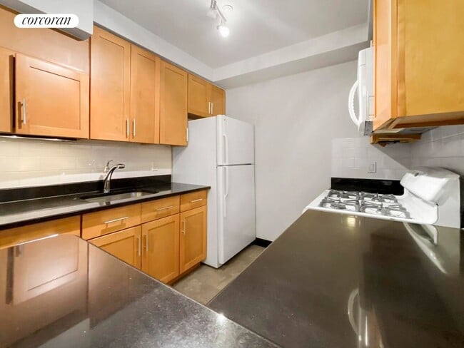 Photo - 1405 5th Ave