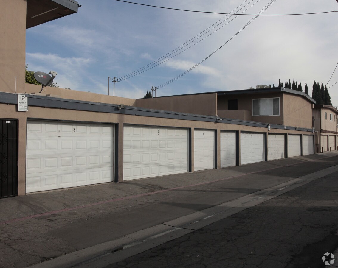 Photo - Sallie Lane Courtyard