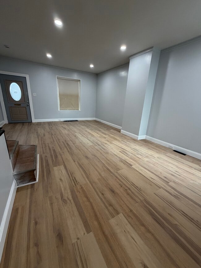 Photo - 644 E Madison St