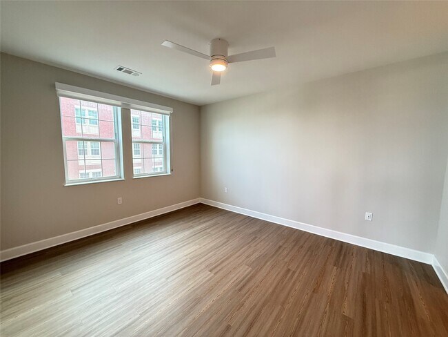 Photo - 716 Waugh Dr