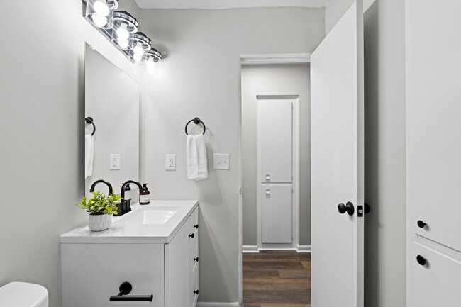 Photo - 986 Loretta Ave