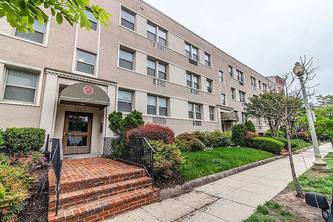 Photo - 1367 K St SE Casa