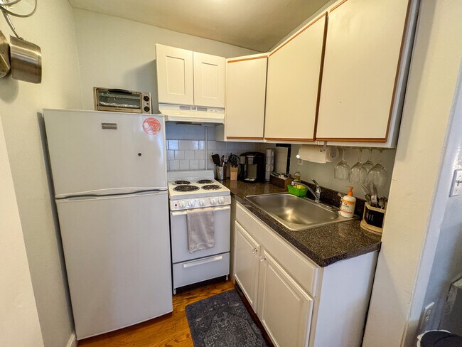 Building Photo - 337 Beacon St Unit 2