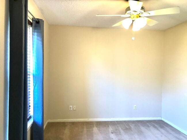 Photo - 106 Stony Point Ct