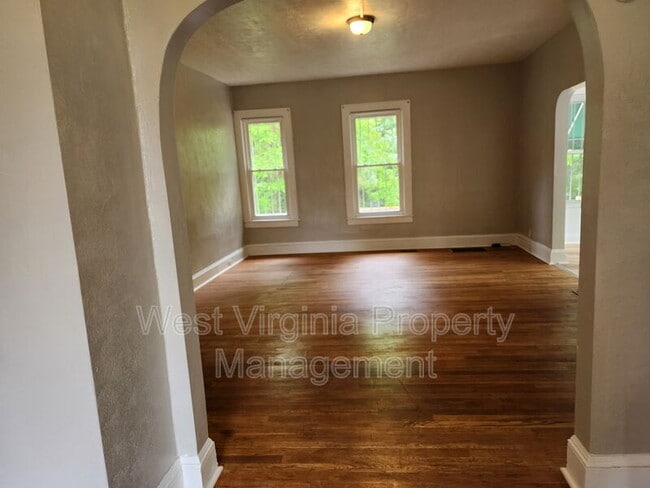 Photo - 208 Croft St