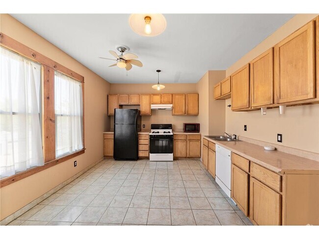 Building Photo - 1064 Magnolia Ave E Rental