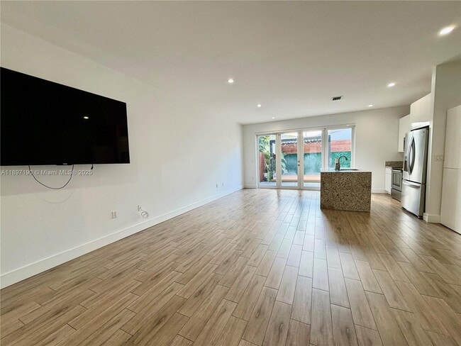 Photo - 918 NW 23rd Ct Unidad 1
