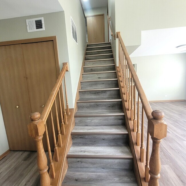 Photo - 156 Castlewood Ct