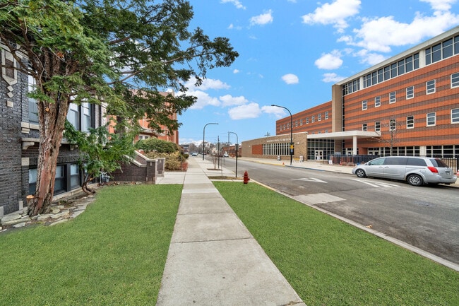 Photo - 1226 S 60th Ct