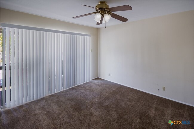 Building Photo - 1101 Parkview Dr Unit B15