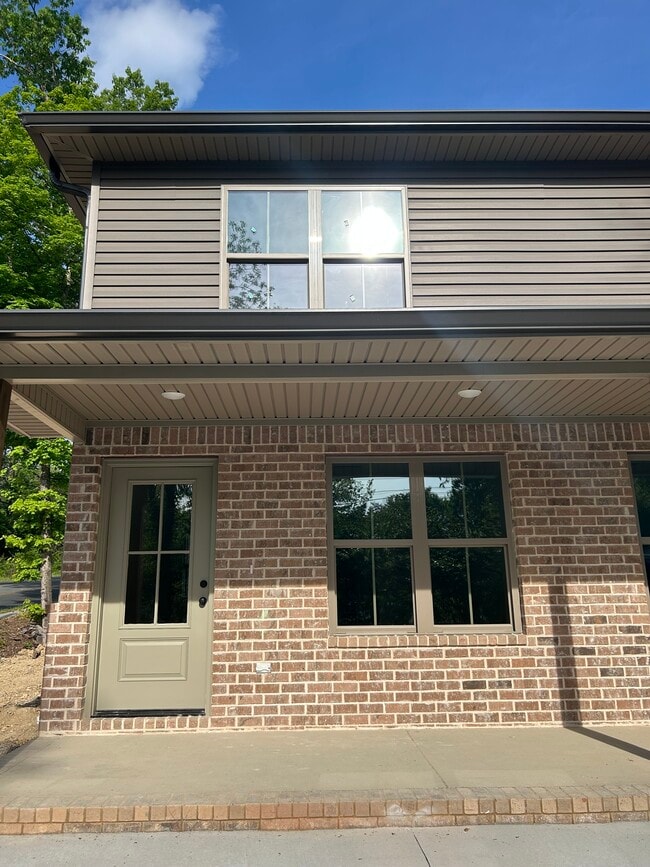 Photo - 320 Warrenfells St