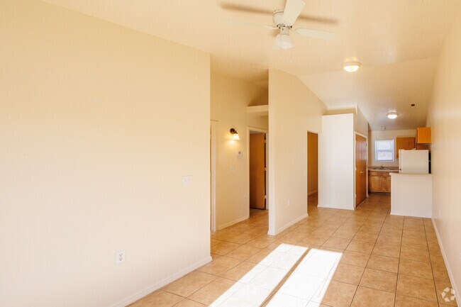 2BD, 1BA - 850SF - Living Room
