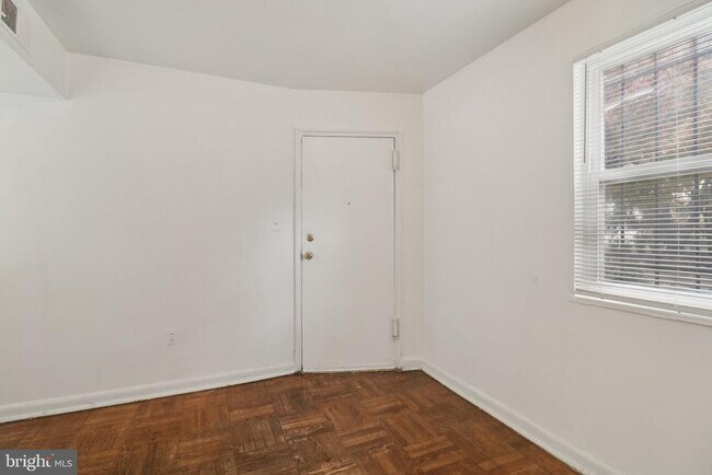 Building Photo - 500 Tennessee Ave NE Unit 1