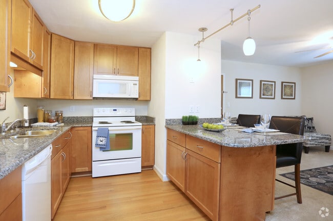 Una habitación Cocina - Waterford Apartments