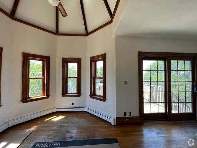 Building Photo - 201 Summer St Unit 2 Rental