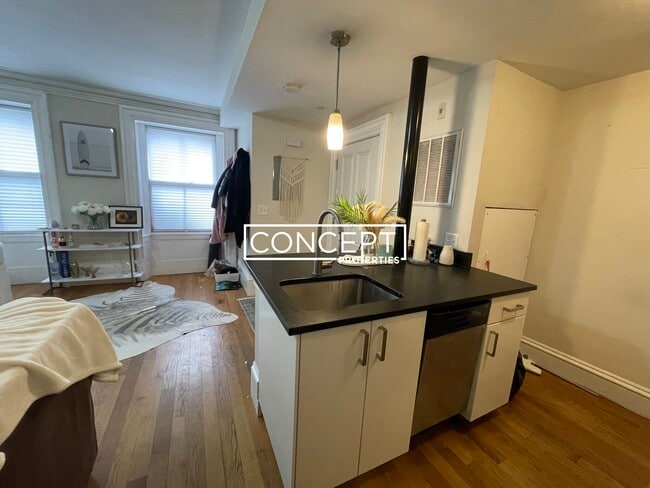 Building Photo - 658 Massachusetts Ave Unit 1A-TS