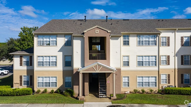 Retreat at Valencia Apartment Homes
