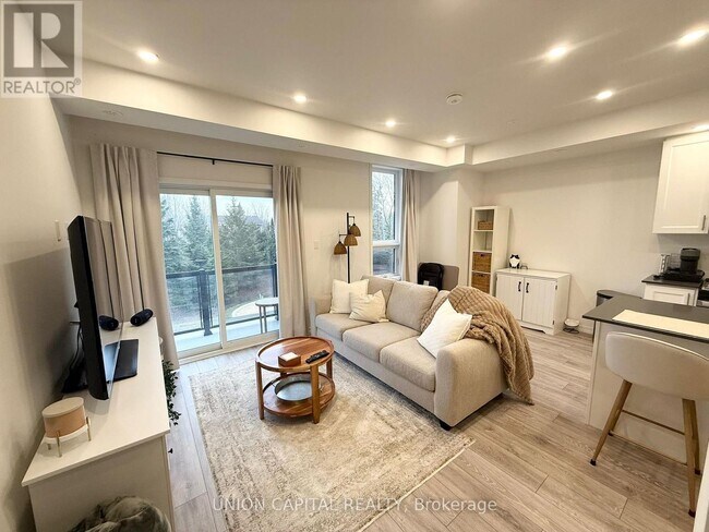 Photo - 24 Lytham Grn Cir