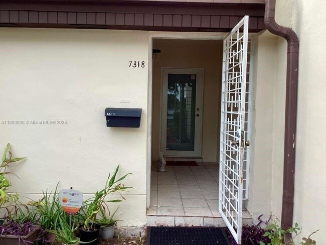 Photo - 7318 Twin Sabal Dr