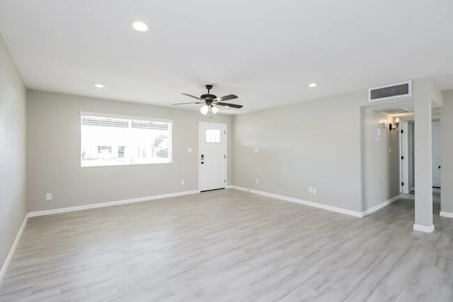 Photo - 1235 W Romo Jones St