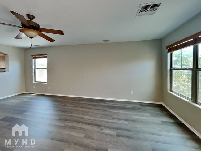 Photo - 836 W Burkhalter Dr