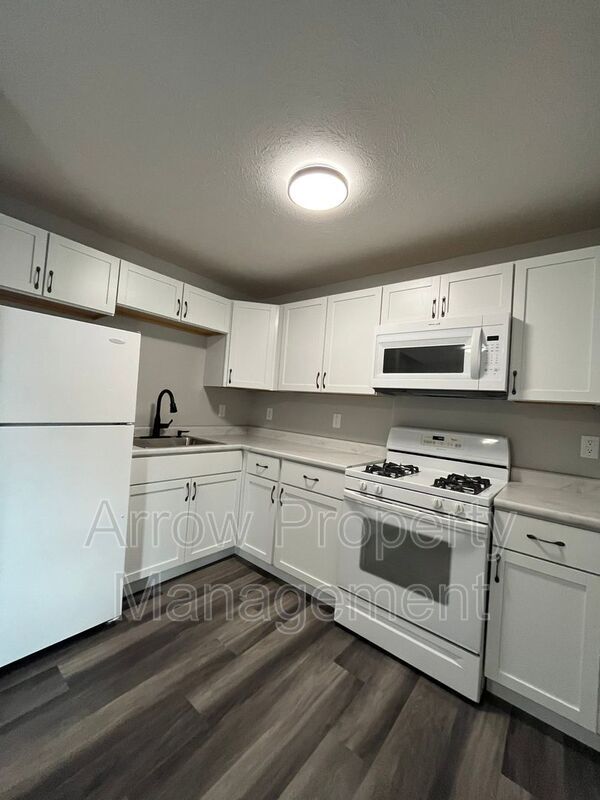 Photo - 877 N 26th St Unidad 13