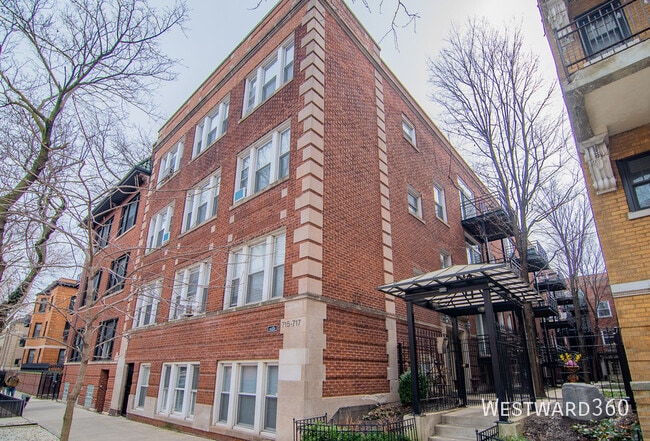 Photo - 715 W Barry Ave Unidad B4 Rental