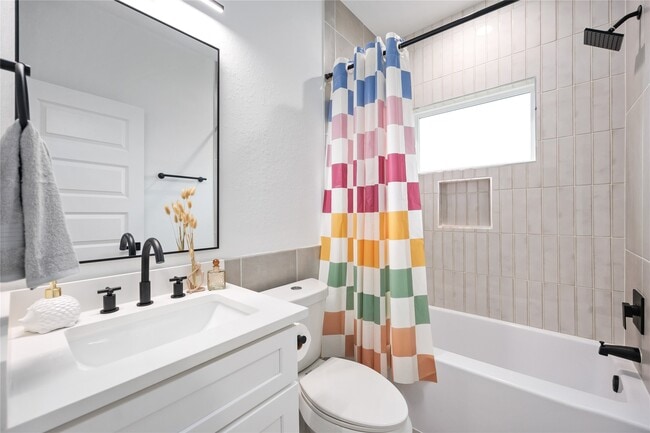 Photo - 4718 Market St