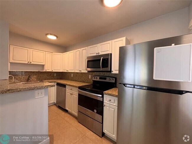 Building Photo - 925 NE 17th Ave Unit 5 Rental