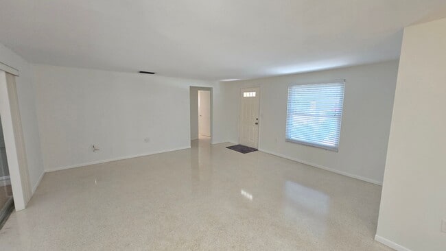 Photo - Charming 2BR/2BA Annual Rental in Southgate