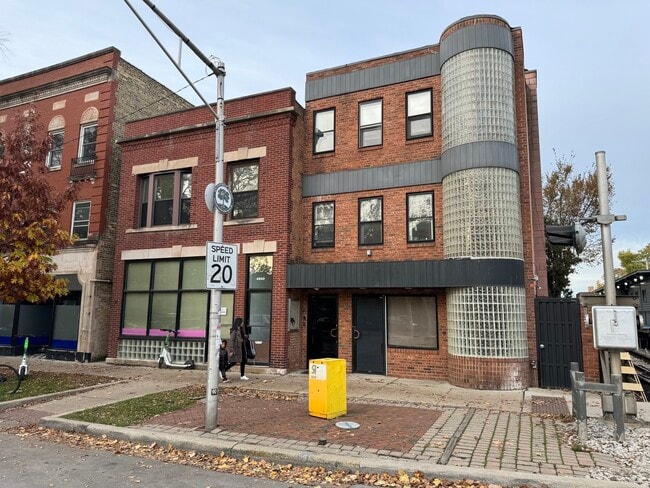 Building Photo - 4642 N Francisco Ave Unit 1