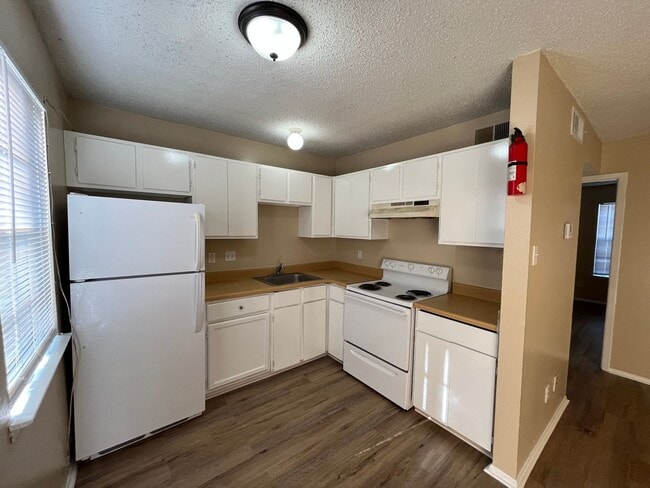 Photo - 300 Moursund Blvd