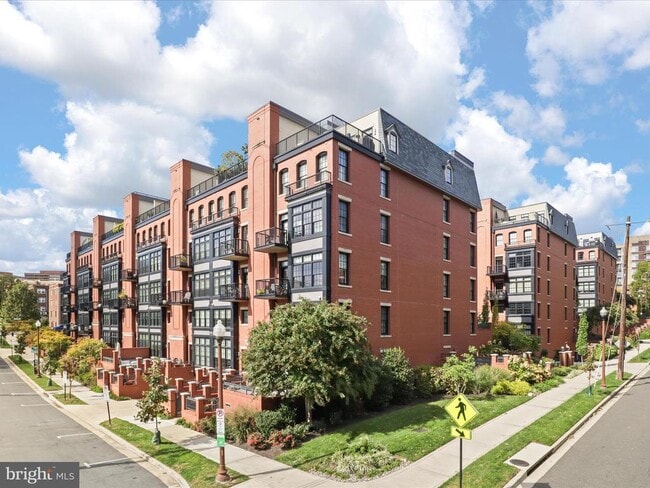 Photo - 1701 16th St N