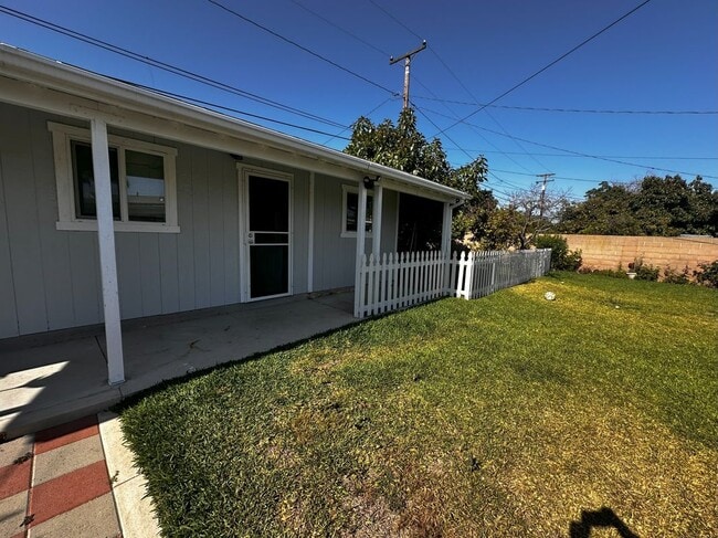 Photo - 2217 W Elder Ave Apartment Unit B