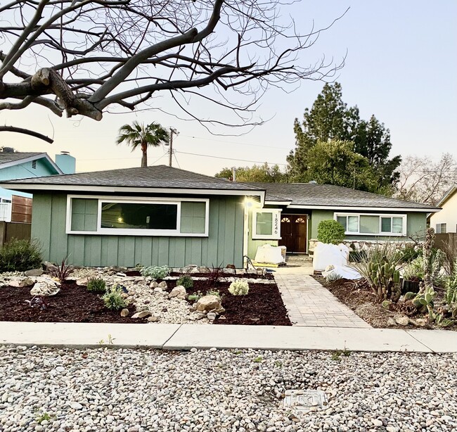 Building Photo - 18246 Sunburst St