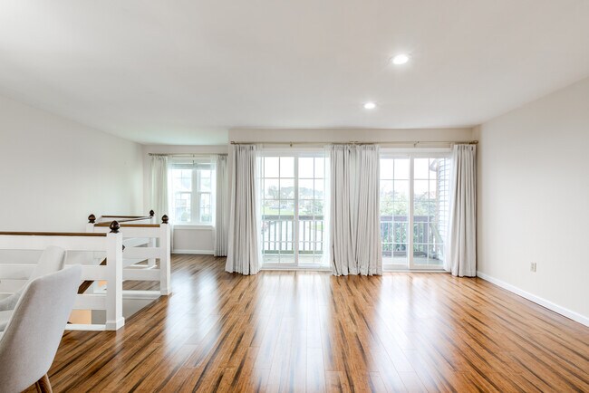 Photo - 421 Wendover Dr Unit 421