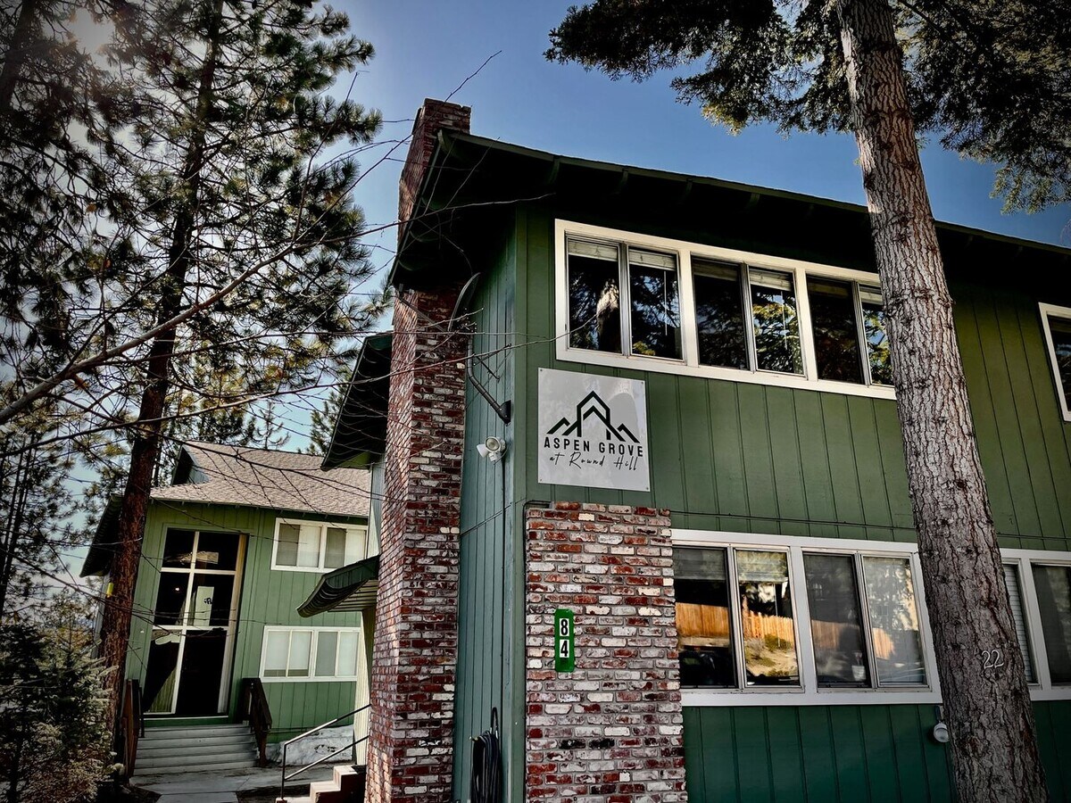 Photo - Rare Complex located conveniently behind Round Hill Square in walking distance to the Lake.