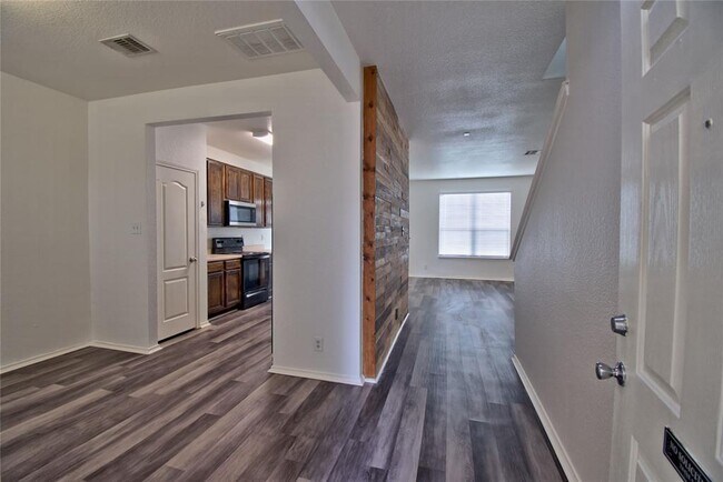 Photo - 711 Abundance Ln