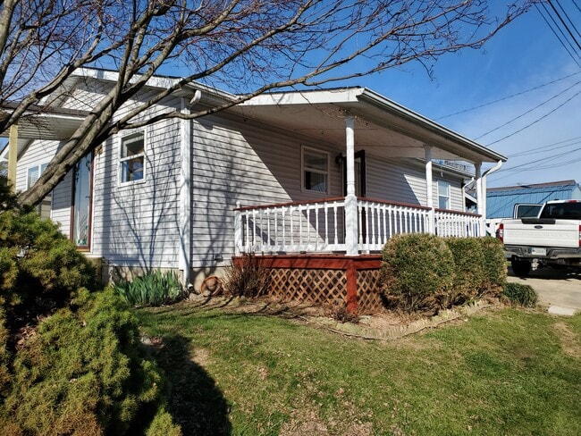 Porche lateral - 713 Spruce St